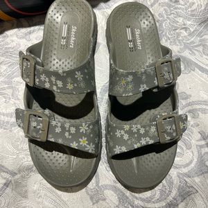 Sketchers ladies sandals size 8 new in box
